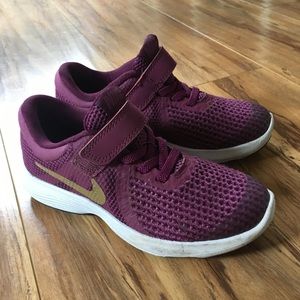 LIKE NEW! Kids Nike Tennis shoes